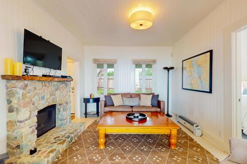 Elk Rock Beach Cottage - image 8