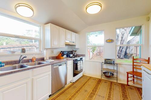 Elk Rock Beach Cottage - image 11