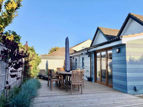 Charming Seaside Cottage - 5-Min Walk to Beach Charming Seaside Cottage - 5-Min Walk to Beach