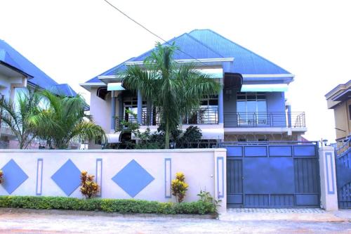 Clayton's place in บูจุมบูรา