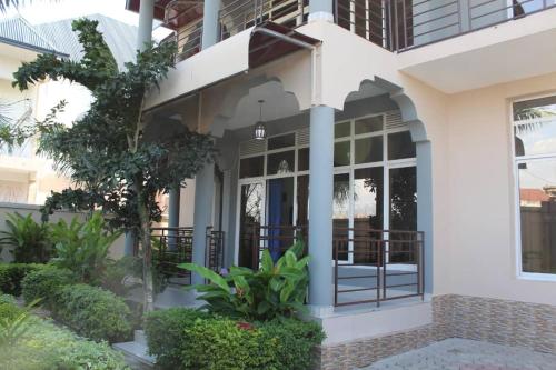 Clayton's place in บูจุมบูรา