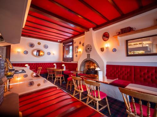 Bar/lounge, Abbotsford Hotel in Ayr