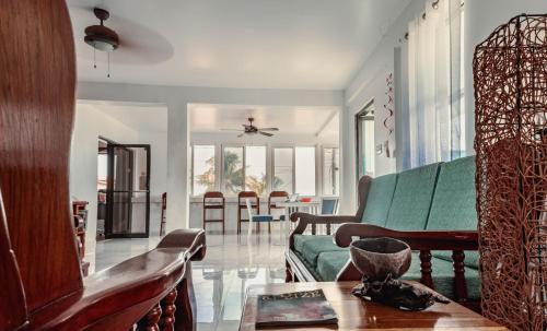 Iekārtas, Bonefish Hotel in Dangriga