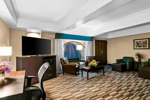 King Room with Jetted Tub
