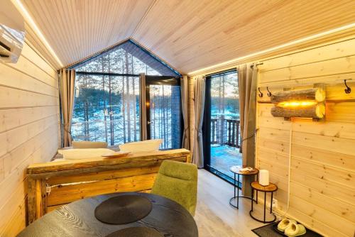 Hossaville Luxe West Lake Cabin in Suomussalmi