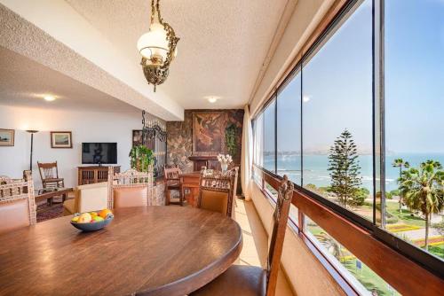 M701 Malecón View Apartment 3 BDR