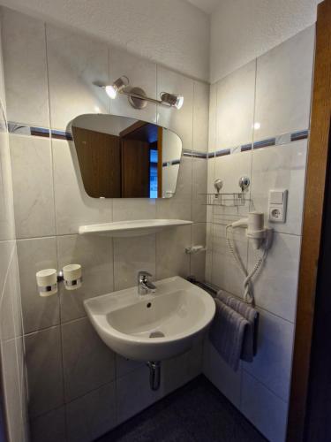 Gästehaus Kuen - Accommodation - Längenfeld