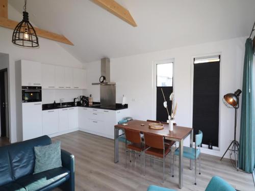 المرافق, Scenic Stay with Sauna in Dongeradeel