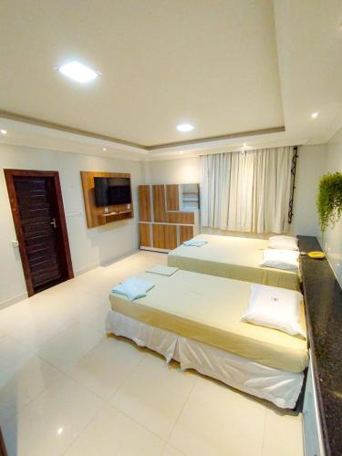 1 double bed, 1 twin bed