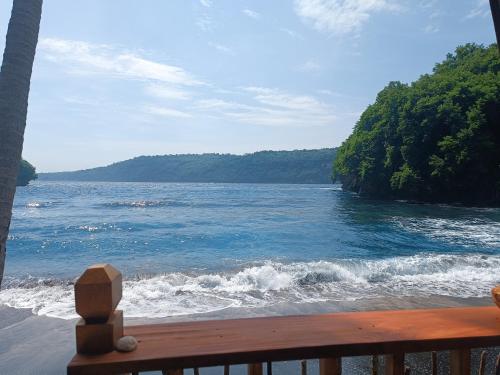 Balcony/terrace, Beach House on Gamat Bay near Ceningan Cliff Restaurant
