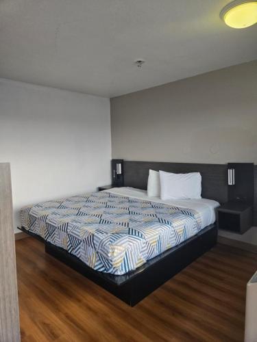 Motel 6-Tracy CA - main image