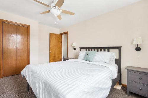 WALK to West Point Academy! Charming 2 bdrm Apt overlooking Main Street! in Highland Falls, USA