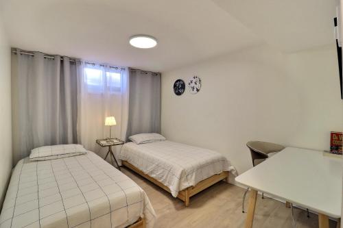 . Private Charming Twin Room & Parking