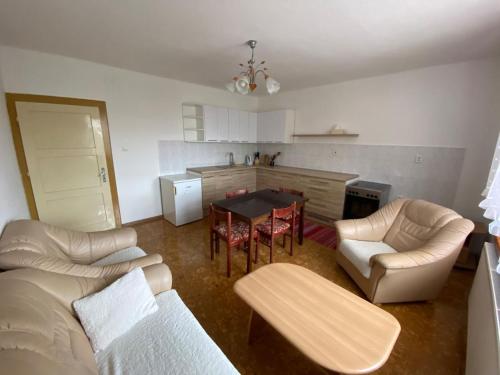 LEMADIN - Apartmán Maroš (LEMADIN - Apartman Maros) in ปลอสติน