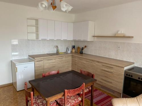 LEMADIN - Apartmán Maroš (LEMADIN - Apartman Maros) in ปลอสติน