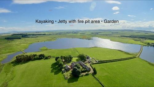 Навколишнє середовище, Charming cottage with loch and hill views nr Edinburgh in Cobbinshaw