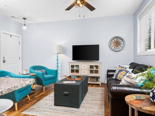 The Heart of TC 2BDR Ground Floor Condo in Downtown TC 2846 - image 3