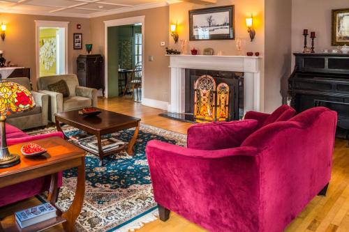 Cranmore Inn and Suites, a North Conway boutique hotel