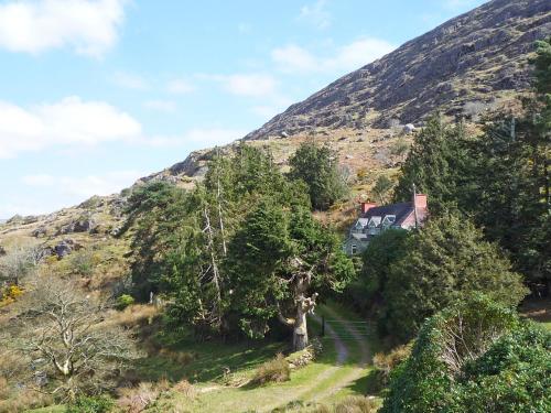 Angelas Farmhouse Lauragh by Trident Holiday Homes in Lauragh