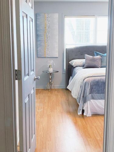 Two Cozy Homes Near GWCC & Mercedes Benz - Sleeps 15 in Vine City