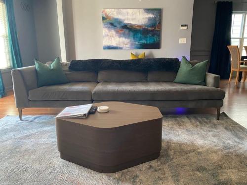 Two Cozy Homes Near GWCC & Mercedes Benz - Sleeps 15 in Vine City