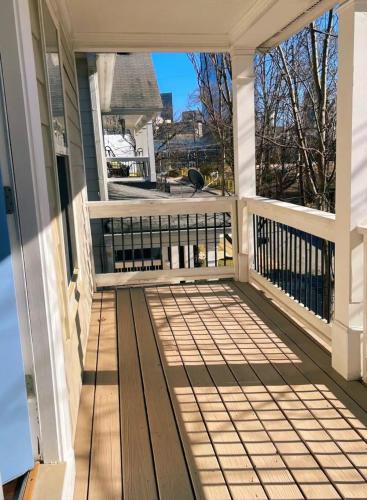 Two Cozy Homes Near GWCC & Mercedes Benz - Sleeps 15 in Vine City