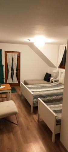 1 queen bed, 1 twin bed, 1 futon bed