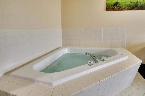 EverSpring Inn & Suites - image 5