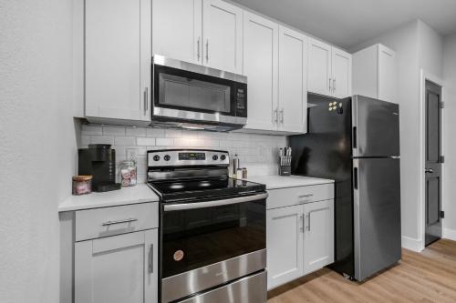 Roger That Modern 1BR Near AMP & Bentonville, Rogers (zdjęcie 3)