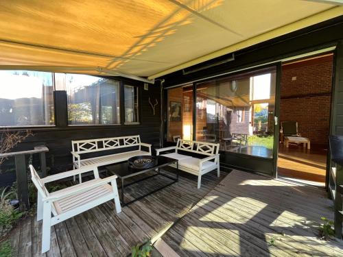 ระเบียง/ชานเรือน, Private room - 4 in a luxury villa CHALET STYLE in เวสเตร โอเกร์