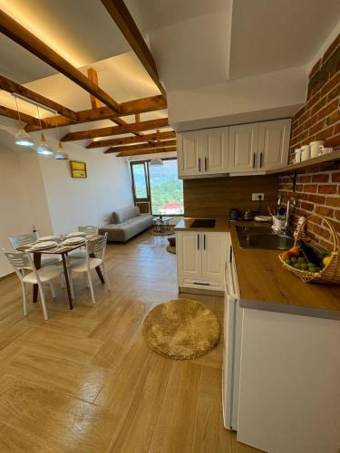 Vila Emante in Tušemišta