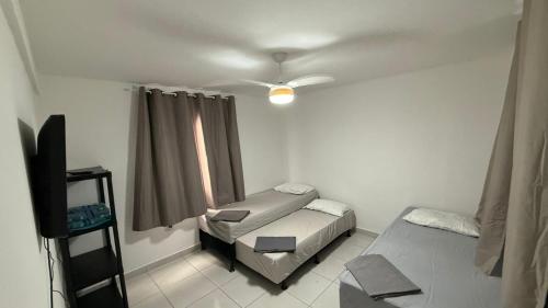 3 twin beds