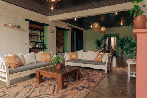 Casa Centralita, in centro with views, fire pit and tree house
