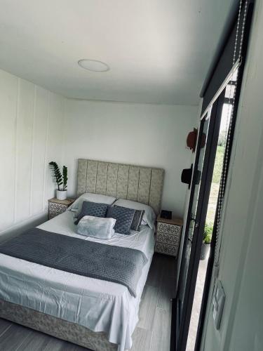 Kèbi Container Home near Blue Falls - image 5