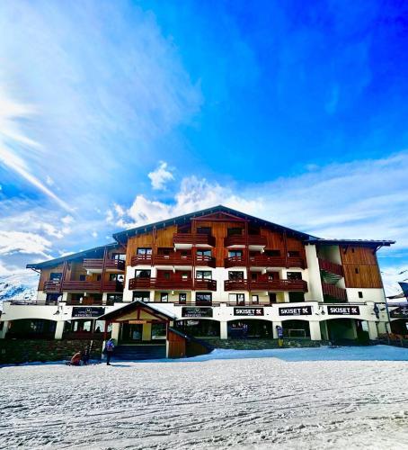 Exterior view, Chalet apartment with ski and spa at foot for 4 people in Saint-Martin-de-Belleville