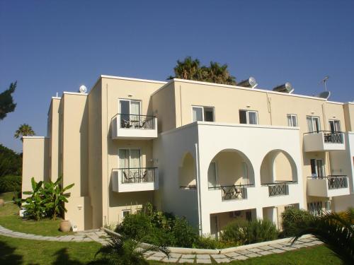 Andromeda Hotel Apartments - image 13