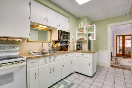 Quaint Beverly Townhome Walk to Beach and Downtown! - image 2