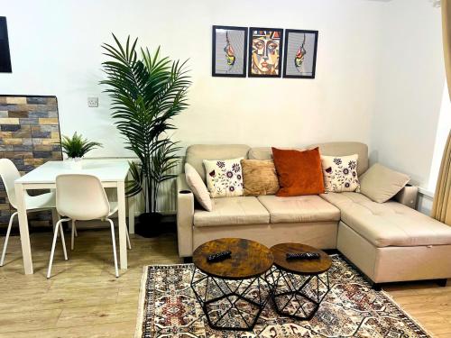  négyzetméteres, 1 hálószobás Ház 1 fürdőszobával Birmingham Városközpont területén (The Immaculate House) in Smethwick