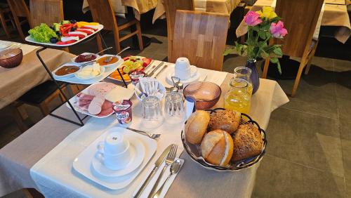 Food and beverages, Pension Mondlicht Norddeich in Norden