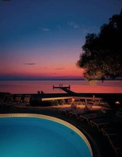 Gorgeous Chic Beach Front Condo 2775 - image 10
