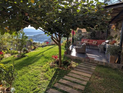 Designer Home with Jacuzzi Spectacular Lake Views