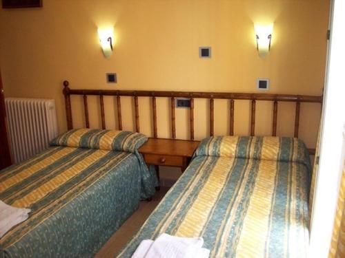 2 twin beds