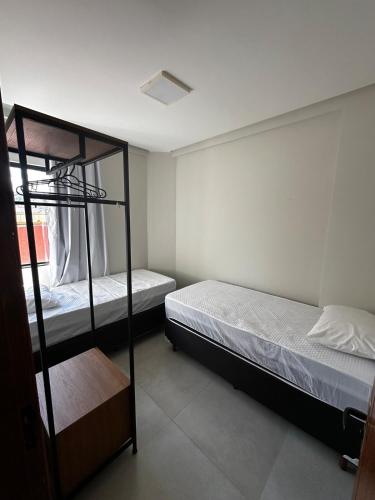 Apto inteiro com 3 quartos, sendo 1 suite com ar condicionado cidade Nobre
