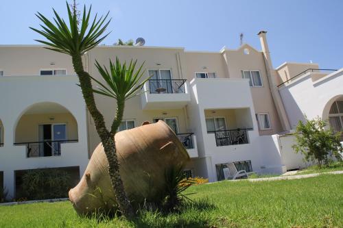 Andromeda Hotel Apartments - image 8