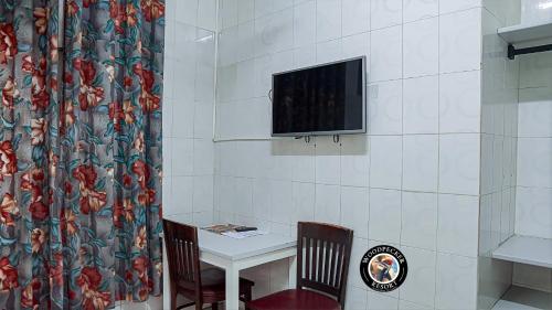 Standard Double Room image 6