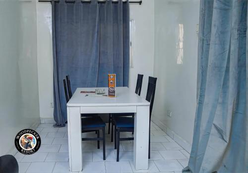 Deluxe Family Room image 7