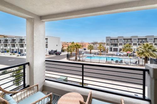 Luxury Stay at The Vue Pool Spa & Pickleball
