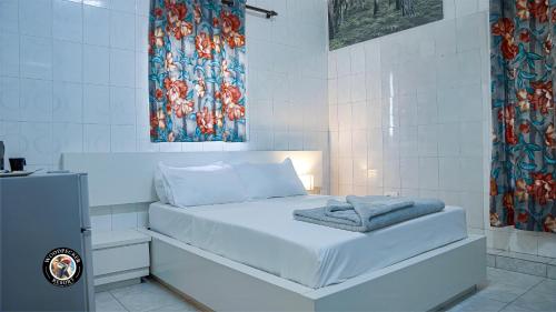 Standard Double Room image 3