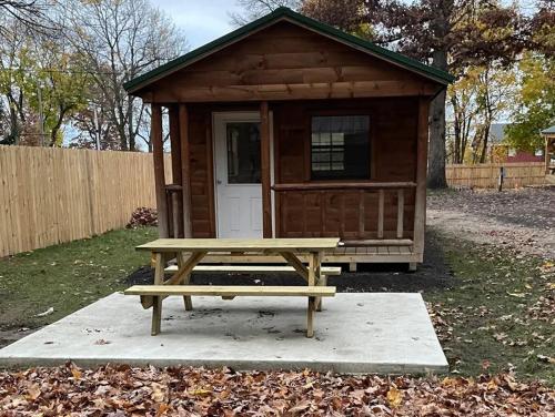 Sister Lakes Glamping Cabin at Wonder Woods #2