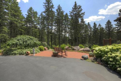 Spectacular Garden Chalet close to Rib Mountain